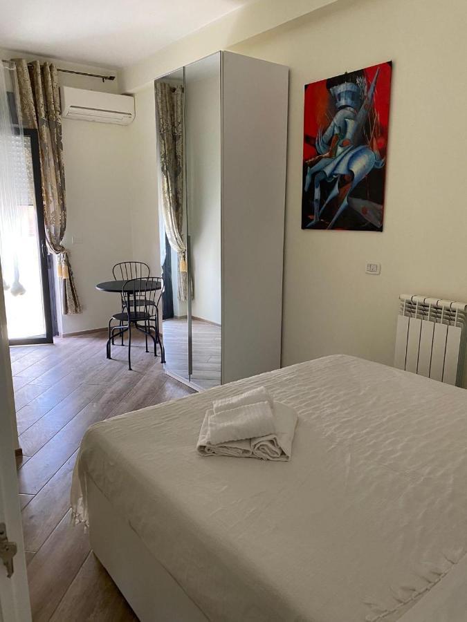 Laviniahouse Nettuno Bed & Breakfast Exterior photo